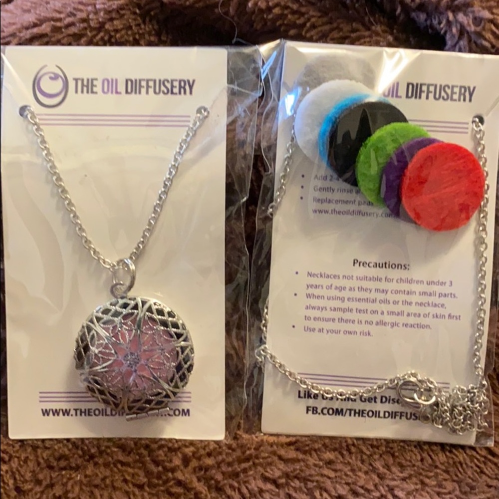 Oil diffuser necklace